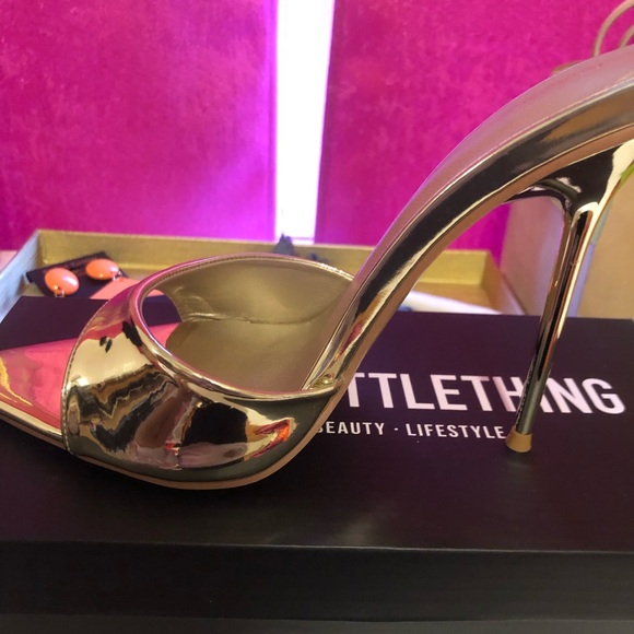 NWT Gold Heels - Picture 3 of 7